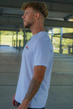 Lade das Bild in den Galerie-Viewer, Rose Shirt Weiß